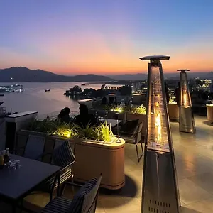 Hotel The Red Pier By Downtown Udaipur